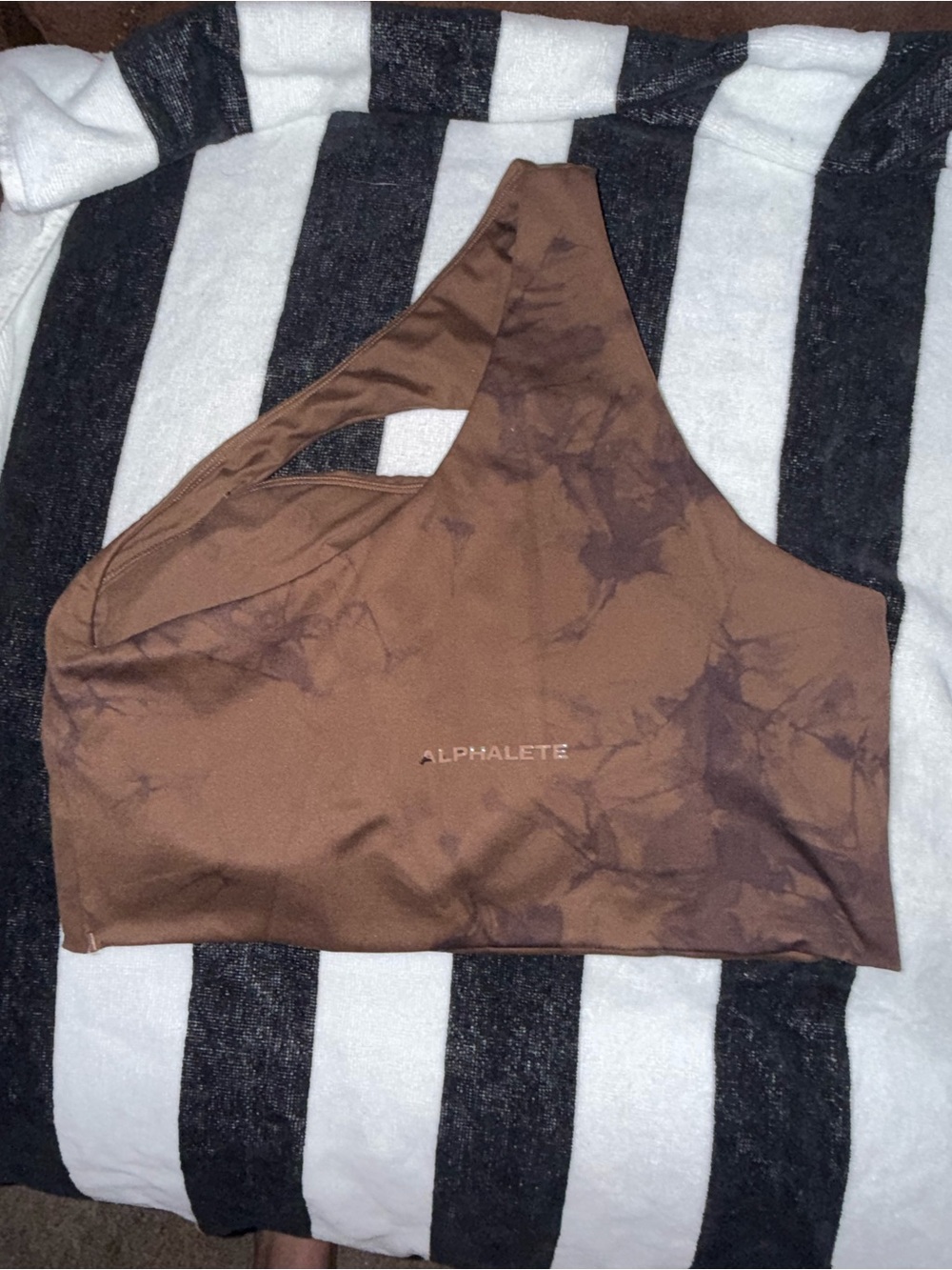 Alphalete Brown Marble-Print Sports bra - Picture 2 of 3